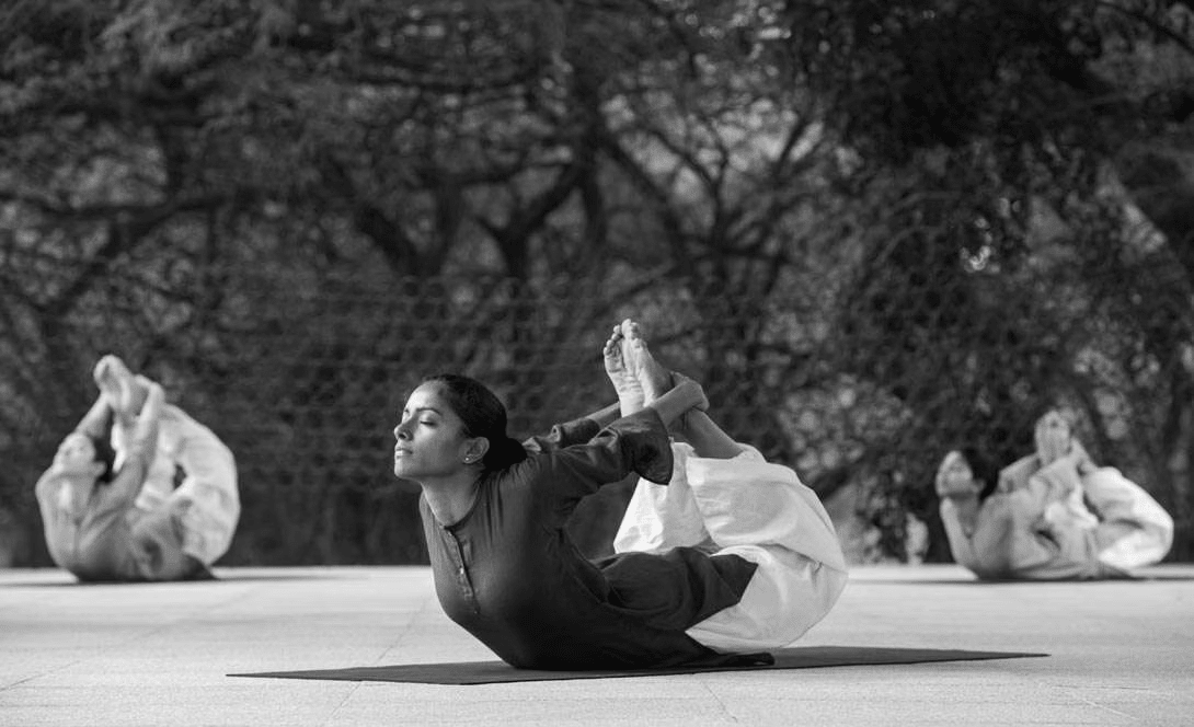 Dhanurasana (posture de l'arc)